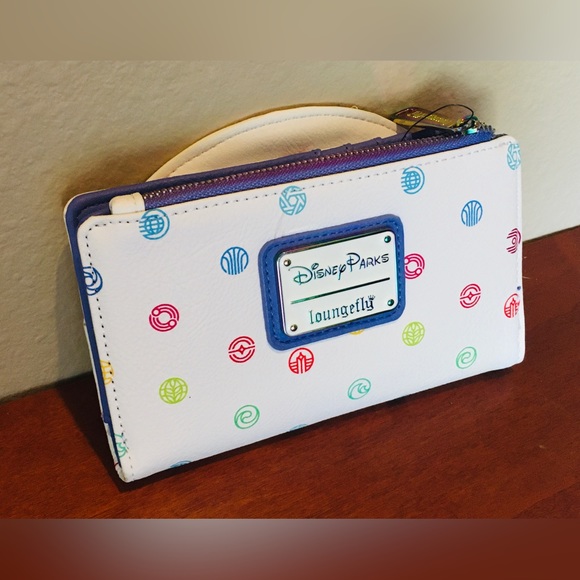 ✨ Loungefly Disney EPCOT Wallet. NWT ✨ - Picture 5 of 16